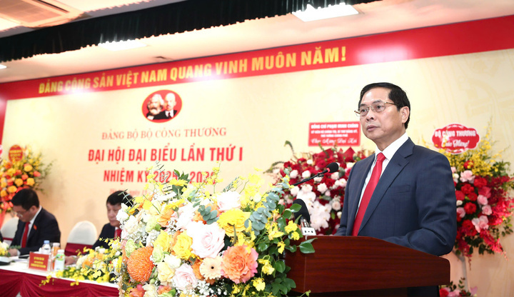Phó Thủ tướng Bùi Thanh Sơn nhấn mạnh, Bộ Công Thương đã phấn đấu “hơn 100% sức lực”, đóng góp toàn diện vào kết quả phát triển kinh tế - xã hội.