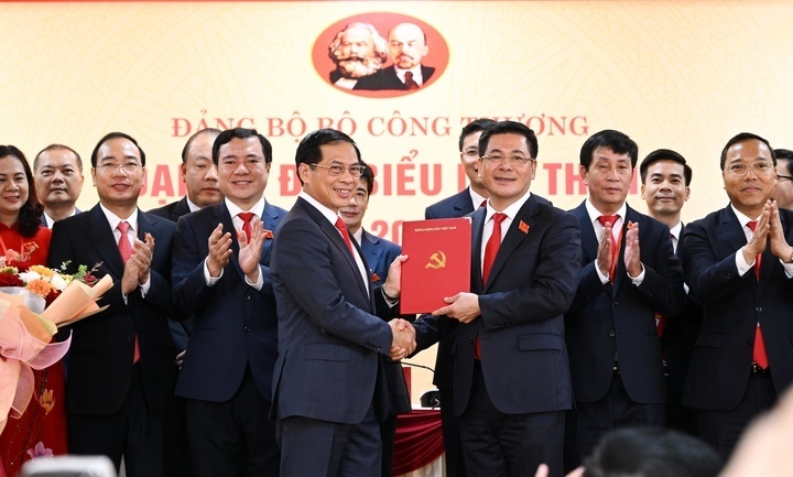 Ông Nguyễn Hồng Diên, Ủy viên Ban Chấp hành Trung ương Đảng, Ủy viên Ban Chấp hành Đảng bộ Chính phủ nhiệm kỳ 2020 - 2025, Bí thư Đảng ủy Bộ Công Thương nhiệm kỳ 2020 - 2025, Bộ trưởng Bộ Công Thương được chỉ định giữ chức Bí thư Đảng ủy Bộ Công Thương nhiệm kỳ 2025 - 2030.