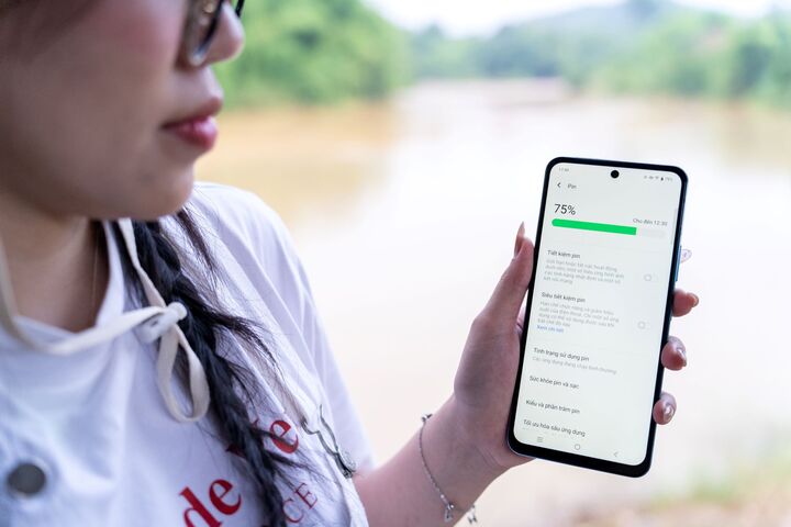 Pin dung lượng lớn giúp người dùng yên tâm sử dụng cả ngày dài.