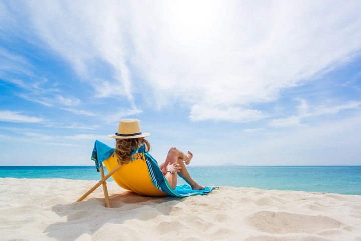 Nhóm hưởng lợi nhiều nhất là những người linh hoạt lịch trình hoặc có thể đặt vé sát ngày khởi hành. (Ảnh: Adobe Stock)