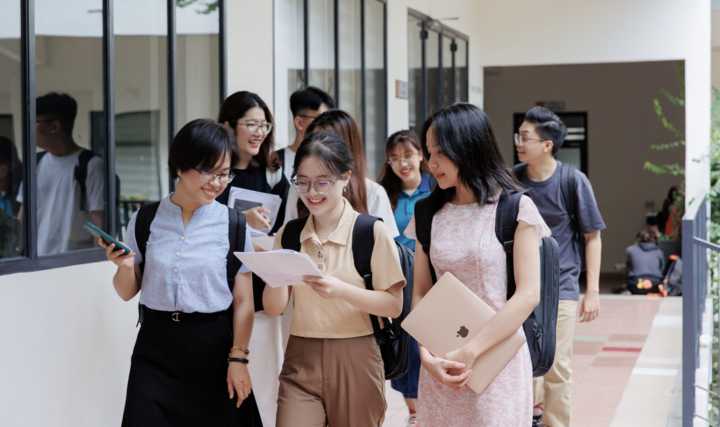 Ðiểm chuẩn khối ngành Kinh tế dự kiến giảm từ 1-2 điểm. (Ảnh minh hoạ)