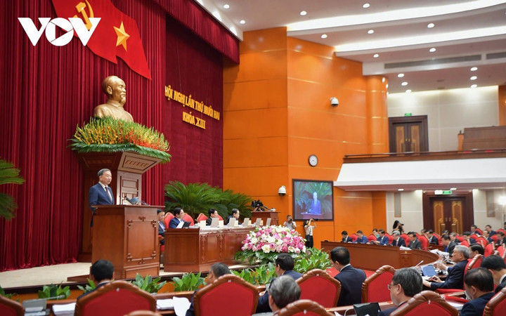 Tổng Bí thư Tô Lâm nêu rõ, thực hiện ý kiến chỉ đạo của Bộ Chính trị, Ban Bí thư, các tiểu ban Văn kiện đã gấp rút điều chỉnh, bổ sung, hoàn thiện các Văn kiện để trình Trung ương cho ý kiến.