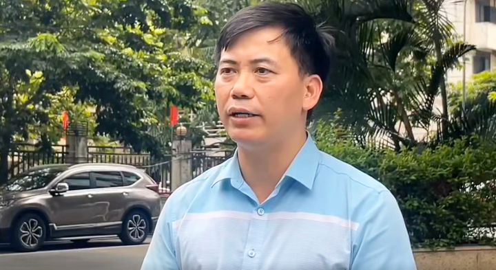 Ông Nguyễn Văn Hưởng thông tin về các đặc điểm của cơn bão Wipha sắp tiến vào Biển Đông.