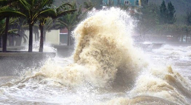 Tác động của bão Wipha có gió to, sóng lớn trên vùng biển phía Đông khu vực Bắc Biển Đông. (Ảnh minh hoạ)
