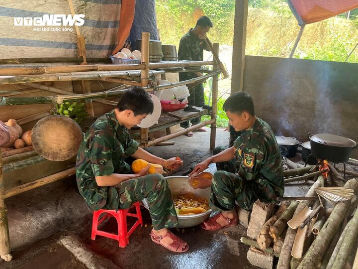 Soldiers of Military Region 2 cook in the small kitchen of Mr. Ngoi's family.