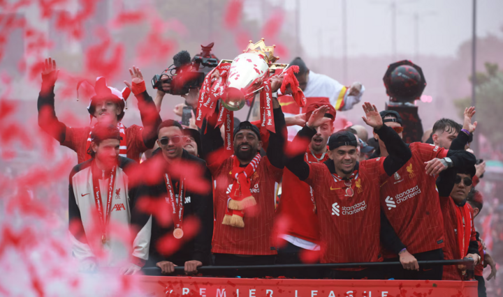 Liverpool ăn mừng chức vô địch Ngoại hạng Anh 2024-2025. (Ảnh: Reuters)