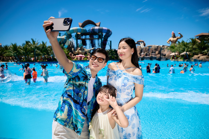 Du khách check-in tại Sun World Sam Son. (Nguồn ảnh: Sun World)
