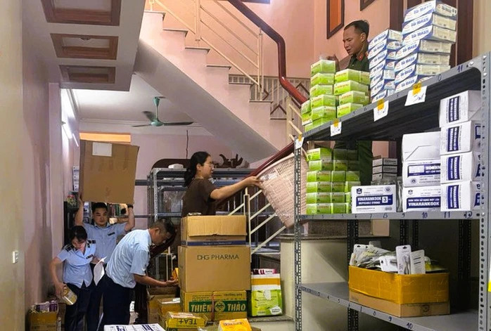Kho hàng của Công ty TNHH dược phẩm quốc tế An Phát được lực lượng chức năng phát hiện có buôn bán thuốc giả. (Ảnh: QLTT Thanh Hóa)