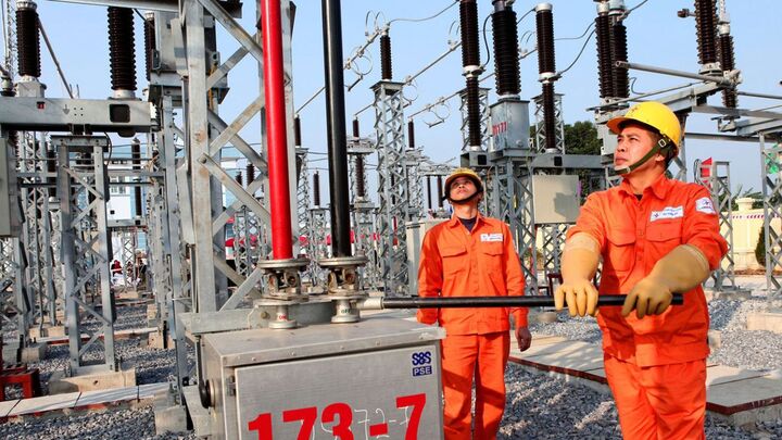 Thời tiết nắng nóng kéo dài đã dẫn đến sản lượng điện tiêu thụ tăng cao kỷ lục. (Ảnh minh họa: EVN).