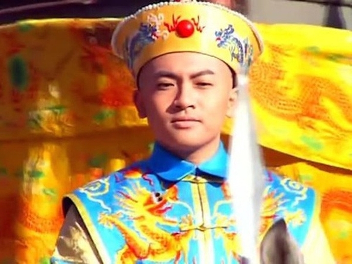 Với gương mặt thư sinh, ánh mắt ấm áp và phong thái hoàng tử lý tưởng, Tô Hữu Bằng đã hóa thân trọn vẹn vào nhân vật Vĩnh Kỳ. (Ảnh: Sohu)