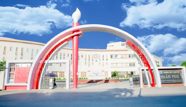 Trường THPT chuyên Trần Phú, Hải Phòng.