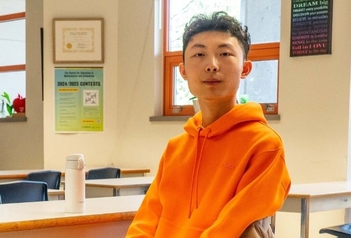 Warren Bei đạt điểm tuyệt đối tại IMO 2025. Ảnh: West Vancouver Schools.