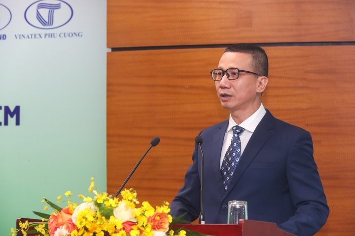 Tổng Giám đốc VNPOLY Trần Huy Thư: trên cơ sở năng lực và kinh nghiệm hiện có của mỗi bên, các bên thống nhất ký kết Hợp đồng nguyên tắc về việc tiêu thụ sản phẩm xơ PSF do VNPOLY sản xuất.