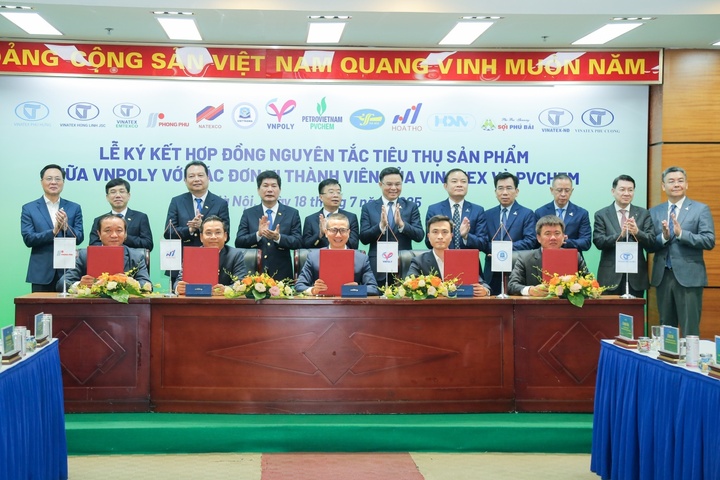 Ký kết hợp đồng nguyên tắc giữa VNPOLY với các đơn vị Dệt may Hòa Thọ, VINATEX Phú Cường, Dệt may Việt Thắng, Dệt may Phong Phú.