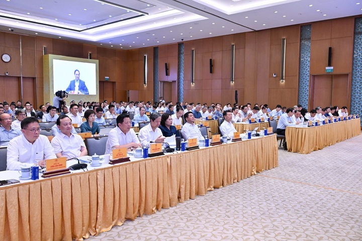 Lãnh đạo các bộ, ngành, các thành viên Ban Chỉ đạo; đại diện một số doanh nghiệp, tập đoàn khoa học công nghệ dự phiên họp (Ảnh: VGP/Nhật Bắc)