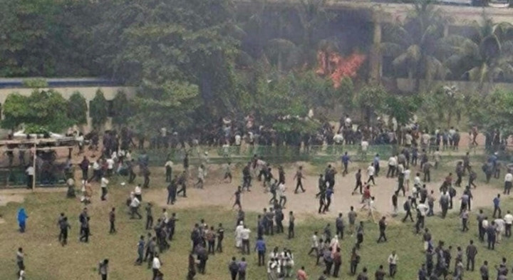 Hiện trường vụ tai nạn máy bay ở Bangladesh chiều 21/7. (Ảnh cắt từ video)