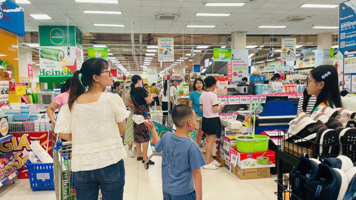 Công việc kinh doanh phục vụ khách hàng đảm bảo ổn định.