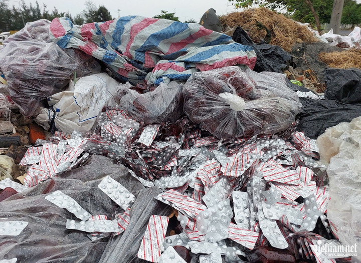 Số thuốc bị phát hiện vứt bỏ bên đường Xuân Thiều 21 (TP Đà Nẵng).