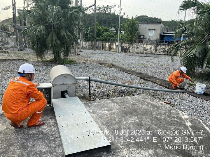 Kiểm tra hệ thống bơm nước chống nguy cơ ngập úng TBA 110 kV Mông Dương, Quảng Ninh.