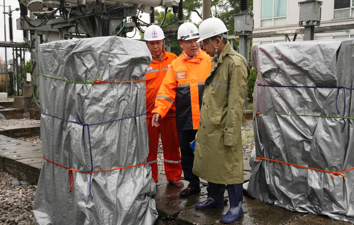 Đoàn kiểm tra EVN kiểm tra công tác chuẩn bị ứng phó bão WHIPHA tại các trạm 110kV tại Hải Phòng.