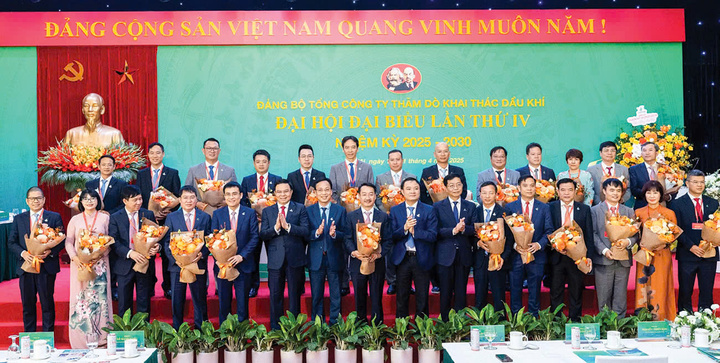 Ban Chấp hành Đảng bộ PVEP khóa IV, nhiệm kỳ 2025-2030 ra mắt Đại hội.