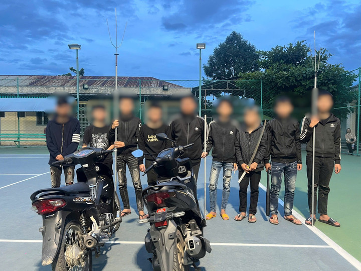 Nhóm thanh thiếu niên sử dụng hung khí bị bắt giữ. (Ảnh: CA)