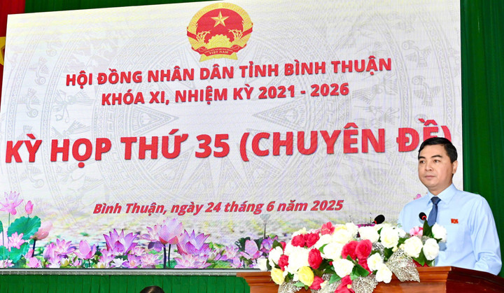 Chủ tịch HĐND tỉnh Nguyễn Hoài Anh phát biểu bế mạc kỳ họp.