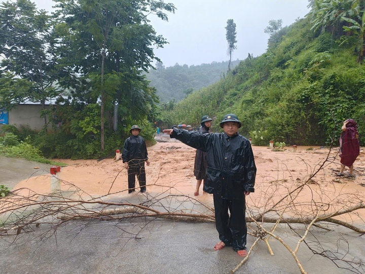 Tình hình mưa bão ở các địa phương phía Tây tỉnh Nghệ An đang diễn biến phức tạp. (Ảnh: Bùi Hải Thượng)