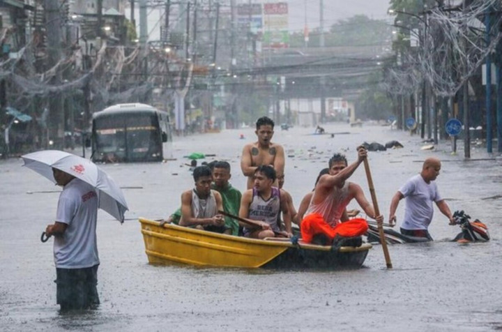 Mưa lớn sau bão Wipha khiến nhiều khu vực tại Philippines bị ngập lụt. (Ảnh: Xinhua)