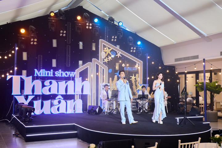 Minishow Thanh Xuân là điểm dừng chân đặc biệt trong chuyến hành trình.