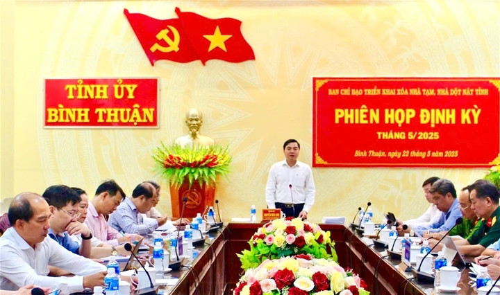 Ban Chỉ đạo tỉnh triển khai xóa nhà tạm, nhà dột nát trên địa bàn tỉnh Bình Thuận họp phiên định kỳ tháng 5/2025gắn với tổng kết đợt cao điểm “50 ngày xóa nhà tạm, nhà dột nát”; Ảnh: Thanh Thủy)