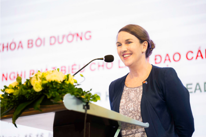 Bà Cathy McWilliam, Quyền Tham tán, Đại sứ quán Australia tại Hà Nội, phát biểu khai mạc khóa tập huấn.