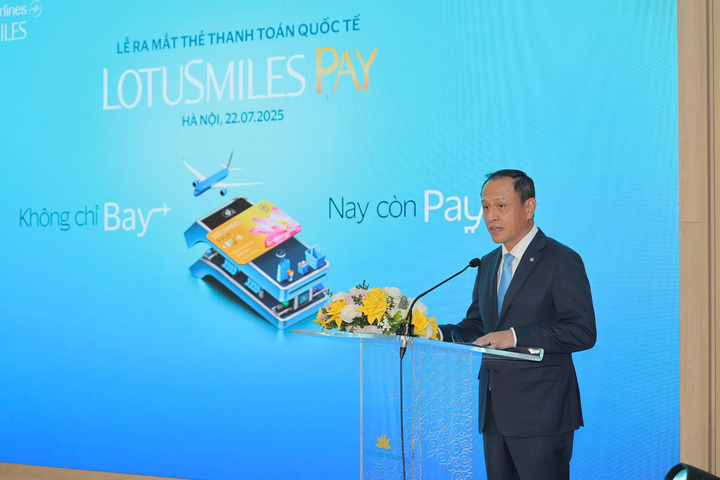 Tổng Giám đốc Vietnam Airlines Lê Hồng Hà phát biểu tại lễ ra mắt thẻ thanh toán quốc tế Lotusmiles Pay.