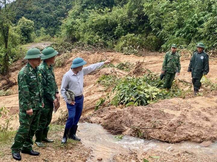 Lũ chưa từng thấy, ngập nóc nhà ở biên giới Nghệ An - 14