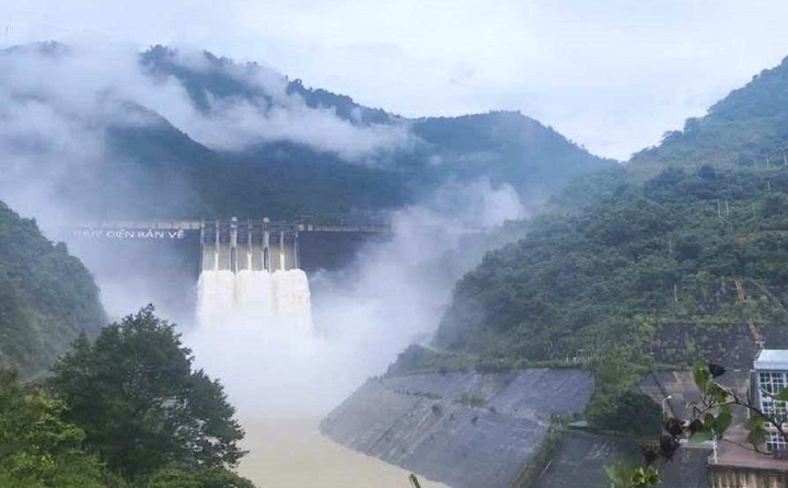 Ban Ve Hydropower Plant recorded a peak flood in the lake with a flow of 12,800 m3/s, equivalent to a flood frequency of 0.02% (probability of occurring once every 5,000 years). (Photo: EVNGENCO1).