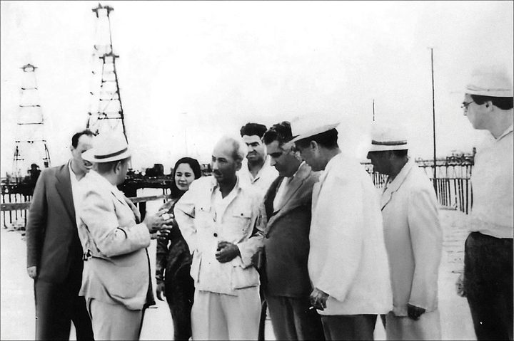 Bác Hồ thăm Azerbaijan năm 1959. (Ảnh tư liệu)