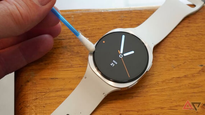 Chiếc đồng hồ mới của Samsung có thể khó vệ sinh. (Nguồn: Androidpolice)