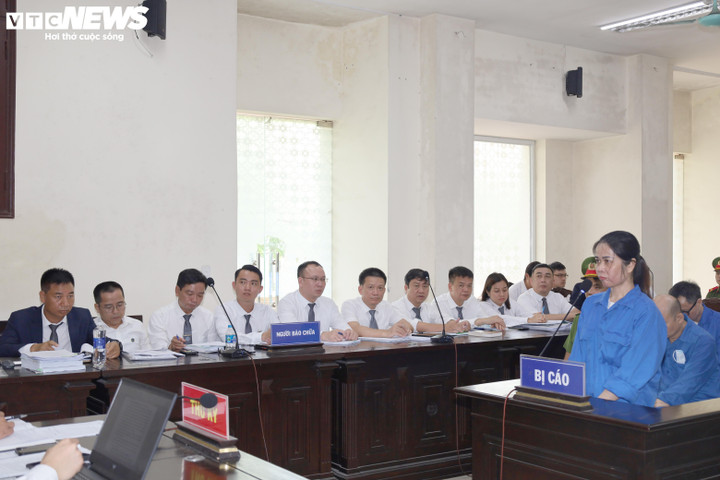 Hơn 10 luật sư tham gia bào chữa, bảo vệ quyền, lợi ích hợp pháp cho các bị cáo, bị hại.