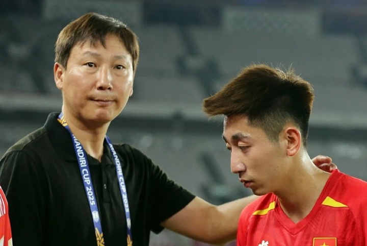 HLV Kim Sang-sik cần toan tính trước trận chung kết.