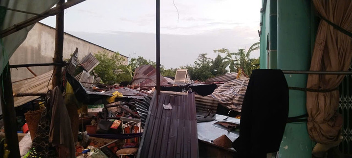 Nhà người dân tại xã Ba Sao, tỉnh Đồng Tháp bị sập do mưa dông.