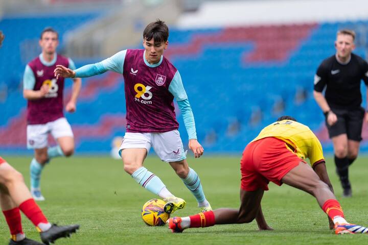 Brandon Lý từng khoác áo đội trẻ Burnley.