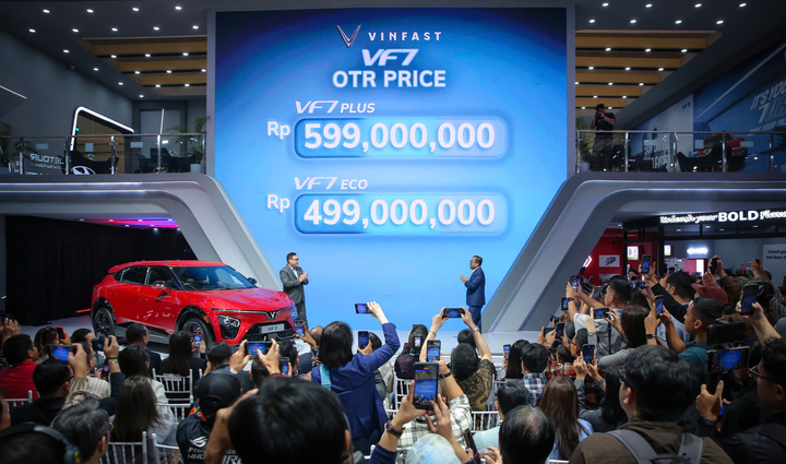 VinFast công bố giá bán tại Indonesia: VF 7 Eco 499 triệu Rupiah, VF 7 Plus 599 triệu Rupiah.