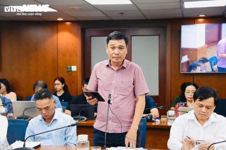 Ông Nguyễn Kiên Giang - Phó Trưởng Phòng Quản lý bảo trì và khai thác công trình giao thông (Sở Xây dựng) TP.HCM thông tin tại họp báo.