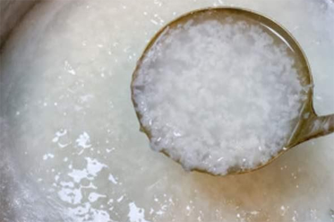 Hạt gạo chuyển từ lạnh sang nóng sẽ nhanh chóng nở bung. (Ảnh: Sohu)