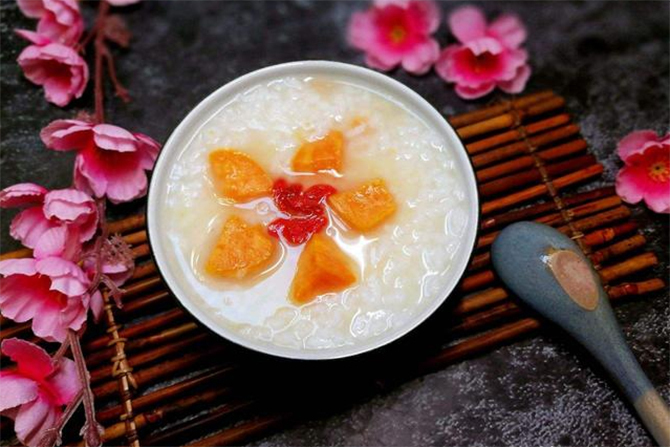 Cháo là món ăn bổ dưỡng, thường được dùng trong bữa sáng. (Ảnh: Sohu)