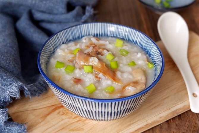 Với mẹo nấu cháo nhanh, bạn chỉ mất rất ít thời gian. (Ảnh: Sohu)