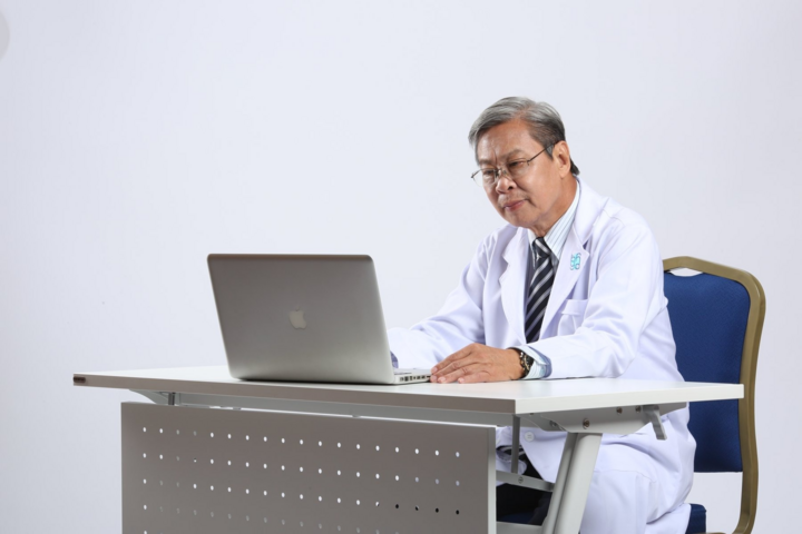 GS.TS.BS Đặng Vạn Phước là Hiệu trưởng danh dự của Đại học Khoa học Sức khỏe. (Ảnh: Bệnh viện Đại học Y Dược)