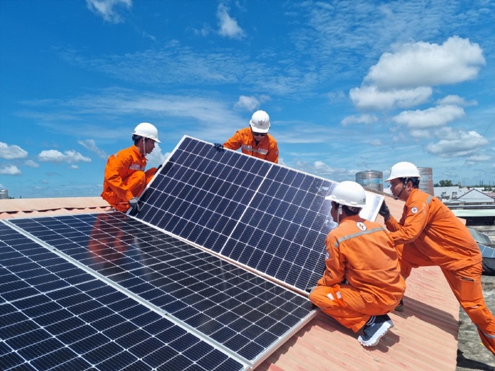 Cần có chính sách tốt hơn để khuyến khích người dân phát triển điện mặt trời mái nhà. (Ảnh minh họa: Tạp chí Công Thương).