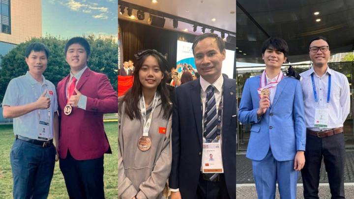 3 học sinh giành huy chương đồng Olympic Toán quốc tế các năm 2023, 2024 và 2025 của trường THPT chuyên Bắc Ninh cùng giáo viên hướng dẫn. Từ trái sang phải: Em Nguyễn Văn Hoàng và thầy Lưu Văn Ngân năm 2024; em Trương Thanh Xuân và thầy Lê Đăng Điển năm 2025; em Khúc Đình Toàn và thầy Trần Ngọc Điệp năm 2023.