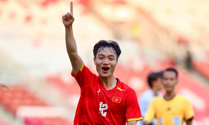 U22 Việt Nam đấu với U22 Philippines ở bán kết bóng đá nam SEA Games 33.